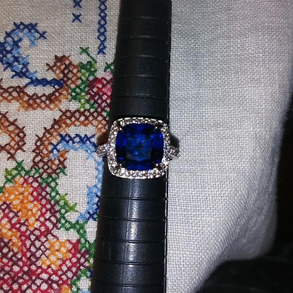 Deep sapphire blue with white sapphires sz 6